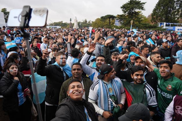 Thousands gather in Buenos Aires to watch FIFA World Cup, WM, Weltmeisterschaft, Fussball Final BUENOS AIRES, ARGENTINA - JULY 19: Argentine football fans wearing national team, Nationalteam jerseys and waving flags watch the live broadcast of the FIFA World Cup final match between Argentina and Spain on a giant screen in Buenos Aires, Argentina on July 19, 2026. Thousands of supporters gathered in public squares, bars, and fan zones across the national capital to cheer for their team in the highly anticipated championship clash. Luciano Gonzalez Anadolu Buenos Aires Argentina. Editorial use only. Please get in touch for any other usage.  Copyright: x2026xAnadoluxLucianoxGonzalezx