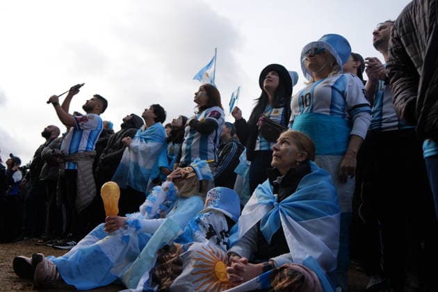 Thousands gather in Buenos Aires to watch FIFA World Cup, WM, Weltmeisterschaft, Fussball Final BUENOS AIRES, ARGENTINA - JULY 19: Argentine football fans wearing national team, Nationalteam jerseys and waving flags watch the live broadcast of the FIFA World Cup final match between Argentina and Spain on a giant screen in Buenos Aires, Argentina on July 19, 2026. Thousands of supporters gathered in public squares, bars, and fan zones across the national capital to cheer for their team in the highly anticipated championship clash. Luciano Gonzalez Anadolu Buenos Aires Argentina. Editorial use only. Please get in touch for any other usage.  Copyright: x2026xAnadoluxLucianoxGonzalezx