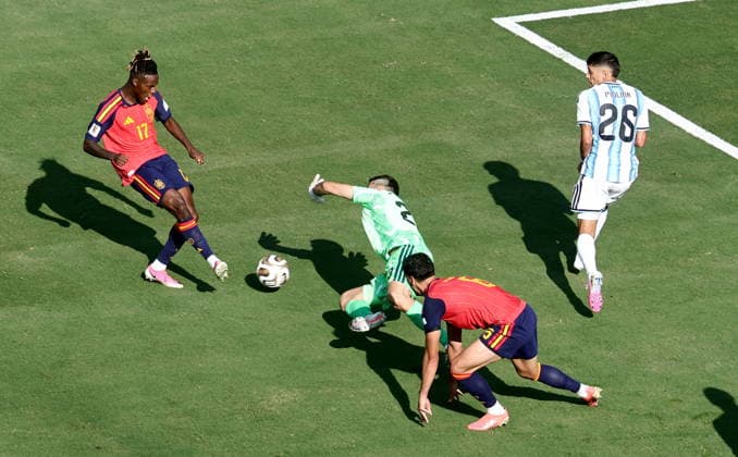 FIFA World Cup, WM, Weltmeisterschaft, Fussball 2026 final - Spain vs Argentina Nico Williams (L) of Spain scores a goal that was eventually disallowed following a VAR check during the FIFA World Cup 2026 final match Spain against Argentina, in New Jersey, USA, 19 July 2026. EAST RUTHERFORD United States  Copyright: xRONALDxWITTEKx