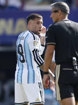EAST RUTHERFORD, NEW JERSEY - (LR) Nicolas Otamendi of Argentina, referee Slavko Vincic during the 2026 FIFA World Cup, WM, Weltmeisterschaft, Fussball final between Spain and Argentina at the New York New Jersey Stadium on July 19, 2026, in East Rutherford, New Jersey, United States. MAURICE VAN STEEN ANP World Cup Soccer 2026 xVIxANPxSportx xMauricexvanxSteenxIVx 563871610 originalFilename: 563871610.jpg