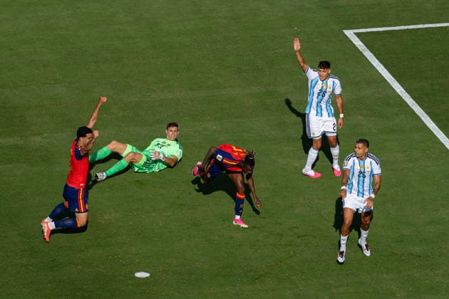 Football - FIFA World Cup, WM, Weltmeisterschaft, Fussball 2026 - Final - Spain v Argentina NEW JERSEY, USA - Sunday, July 19, 2026: Spain s Nico Williams celebrates after scoring the first goal but was disallowed for a foul on Argentina s Nicolas Otamendi during the FIFA World Cup Final 2026 between Spain and Argentina at the Met Life Stadium. (Photo by David Rawcliffe Propaganda) EAST RUTHERFORD Met Life Stadium NEW JERSEY UNITED STATES OF AMERICA  Copyright: xDavidxRawcliffex P2026-07-19-Spain_Argentina-122