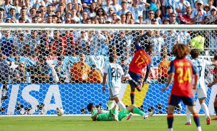 2026 FIFA World Cup, WM, Weltmeisterschaft, Fussball Final Spain v Argentina New York New Jersey Stadium 19.07.2026 Nico Williams of Spain scores but the goal is disallowed for an earlier foul on Nicolás Otamendi of Argentina 2026 FIFA World Cup Final Spain v Argentina New York New Jersey Stadium 19.07.2026 Photograph By Marc Aspland The Times  Copyright: xMarcxAsplandx NINTCHDBPICT001096417308