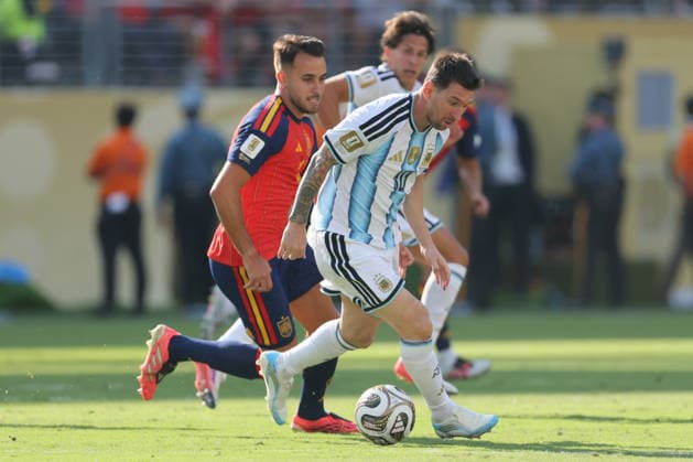 Spain v Argentina: Final - FIFA World Cup, WM, Weltmeisterschaft, Fussball 2026 Eric Garcia of Spain and Lionel Messi of Argentina challenge during the FIFA World Cup 2026 Final match between Spain and Argentina at New York New Jersey Stadium on July 19, 2026 in East Rutherford, United States. East Rutherford New York New Jersey Stadium NJ United States Copyright: xAllstarxPicturexLibraryxLtdx