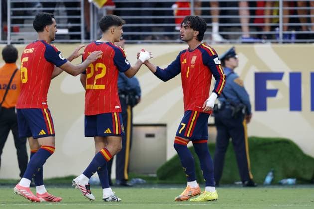 EAST RUTHERFORD, NEW JERSEY - (LR) Mikel Merino of Spain, Pau Cubarsi of Spain, and Ferran Torres of Spain celebrate the 1-0 during the 2026 FIFA World Cup, WM, Weltmeisterschaft, Fussball final between Spain and Argentina at the New York New Jersey Stadium on July 19, 2026, in East Rutherford, New Jersey, United States. MAURICE VAN STEEN ANP World Cup Soccer 2026 xVIxANPxSportx xMauricexvanxSteenxIVx 563872697 originalFilename: 563872697.jpg