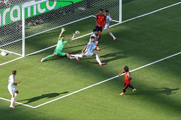 Ferran Torres scores for Spain Spain v Argentina, 2026 FIFA World Cup, WM, Weltmeisterschaft, Fussball Final, Football, New York New Jersey Stadium, East Rutherford, New Jersey, USA - 19 Jul 2026East Rutherford New York New Jersey Stadium New Jersey (NJ) United States of America  Copyright: xMichaelxZemanek Shutterstockx 16995475ch