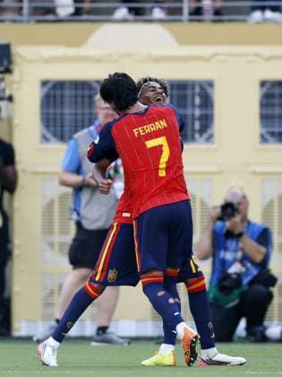 EAST RUTHERFORD, NEW JERSEY - (LR) Ferran Torres of Spain and Lamine Yamal of Spain celebrate the 1-0 during the 2026 FIFA World Cup, WM, Weltmeisterschaft, Fussball final between Spain and Argentina at the New York New Jersey Stadium on July 19, 2026, in East Rutherford, New Jersey, United States. MAURICE VAN STEEN ANP World Cup Soccer 2026 xVIxANPxSportx xMauricexvanxSteenxIVx 563872789 originalFilename: 563872789.jpg