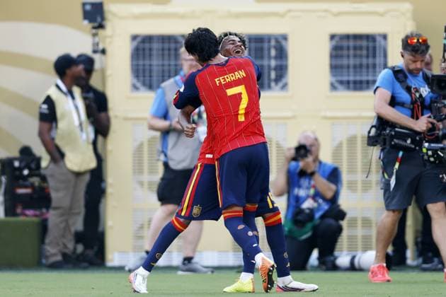 EAST RUTHERFORD, NEW JERSEY - (LR) Ferran Torres of Spain and Lamine Yamal of Spain celebrate the 1-0 during the 2026 FIFA World Cup, WM, Weltmeisterschaft, Fussball final between Spain and Argentina at the New York New Jersey Stadium on July 19, 2026, in East Rutherford, New Jersey, United States. MAURICE VAN STEEN ANP World Cup Soccer 2026 xVIxANPxSportx xMauricexvanxSteenxIVx 563872873 originalFilename: 563872873.jpg