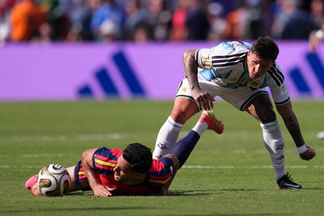 Spain v Argentina: Final - FIFA World Cup, WM, Weltmeisterschaft, Fussball 2026 Mikel Merino of Spain and Enzo Fernandez of Argentina compete for the ball during the FIFA World Cup 2026 Final match between Spain and Argentina at New York New Jersey Stadium on July 19, 2026 in East Rutherford, United States. East Rutherford NJ United States  Copyright: xJosexBretonx originalFilename:bretonhernandez-spainvar260719_npYlS.jpg