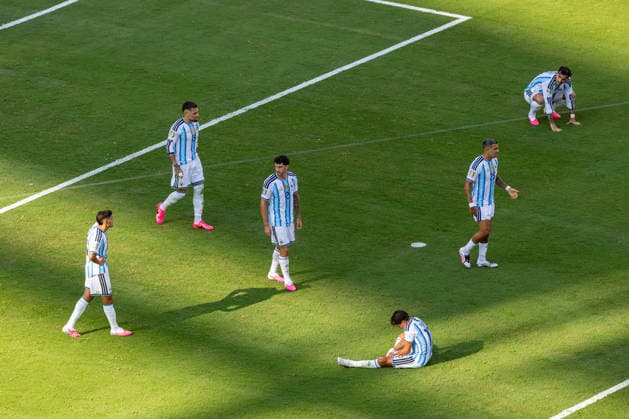 Football - FIFA World Cup, WM, Weltmeisterschaft, Fussball 2026 - Final - Spain v Argentina NEW JERSEY, USA - Sunday, July 19, 2026: Argentina players react to conceding the first goal during the FIFA World Cup Final 2026 between Spain and Argentina at the Met Life Stadium. (Photo by David Rawcliffe Propaganda) EAST RUTHERFORD Met Life Stadium NEW JERSEY UNITED STATES OF AMERICA  Copyright: xDavidxRawcliffex P2026-07-19-Spain_Argentina-132
