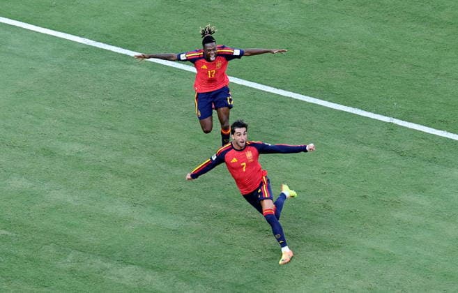 FIFA World Cup, WM, Weltmeisterschaft, Fussball 2026 final - Spain vs Argentina Ferran Torres (bottom) of Spain celebrates after scoring the opening goal during the FIFA World Cup 2026 final match Spain against Argentina, in New Jersey, USA, 19 July 2026. EAST RUTHERFORD United States  Copyright: xRONALDxWITTEKx