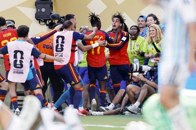 EAST RUTHERFORD, NEW JERSEY - (LR) Nico Williams of Spain, Ferran Torres of Spain celebrate the 1-0 during the 2026 FIFA World Cup, WM, Weltmeisterschaft, Fussball final between Spain and Argentina at the New York New Jersey Stadium on July 19, 2026, in East Rutherford, New Jersey, United States. MAURICE VAN STEEN ANP World Cup Soccer 2026 xVIxANPxSportx xMauricexvanxSteenxIVx 563873454 originalFilename: 563873454.jpg