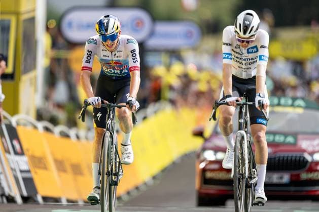 German Florian Lipowitz of Red Bull-BORA-hansgrohe and French Paul Seixas of Decathlon CMA CGM Team crosses the finish line of stage 15 of the 2026 Tour de France cycling race, a stage of 184km from Champagnole to Plateau de Solaison, on Sunday 19 July 2026. The 113th edition of the Tour de France starts on Saturday 4 July in Barcelona, Spain, and will finish in Paris, France on the 26th of July. DAVIDxPINTENS  x181507429x