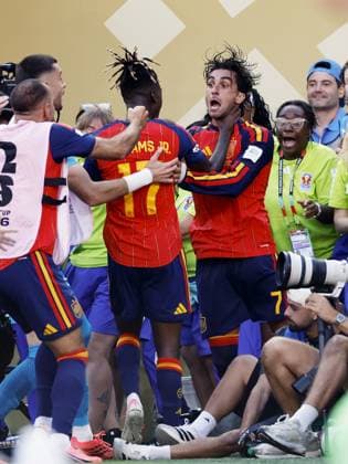 EAST RUTHERFORD, NEW JERSEY - (LR) Nico Williams of Spain, Ferran Torres of Spain celebrate the 1-0 during the 2026 FIFA World Cup, WM, Weltmeisterschaft, Fussball final between Spain and Argentina at the New York New Jersey Stadium on July 19, 2026, in East Rutherford, New Jersey, United States. MAURICE VAN STEEN ANP World Cup Soccer 2026 xVIxANPxSportx xMauricexvanxSteenxIVx 563874165 originalFilename: 563874165.jpg