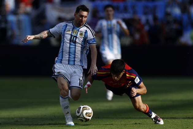 FIFA World Cup, WM, Weltmeisterschaft, Fussball 2026 final - Spain vs Argentina Lionel Messi (L) of Argentina in action against Pau Cubarsi (R) of Spain during the FIFA World Cup 2026 final match Spain against Argentina, in East Rutherford, New Jersey, USA, 19 July 2026. EAST RUTHERFORD United States  Copyright: xWILLxOLIVERx