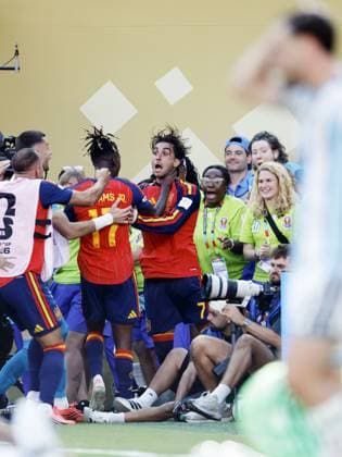 EAST RUTHERFORD, NEW JERSEY - (LR) Nico Williams of Spain, Ferran Torres of Spain celebrate the 1-0 during the 2026 FIFA World Cup, WM, Weltmeisterschaft, Fussball final between Spain and Argentina at the New York New Jersey Stadium on July 19, 2026, in East Rutherford, New Jersey, United States. MAURICE VAN STEEN ANP World Cup Soccer 2026 xVIxANPxSportx xMauricexvanxSteenxIVx 563874518 originalFilename: 563874518.jpg