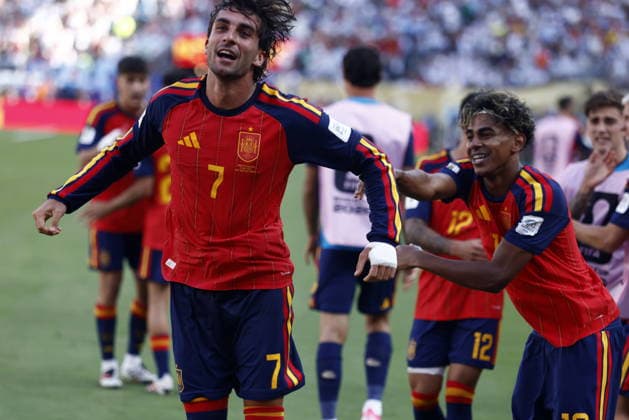 Sport Bilder des Tages FIFA World Cup, WM, Weltmeisterschaft, Fussball 2026 final - Spain vs Argentina Ferran Torres of Spain (L) celebrates with his teammate Lamine Yamal after scoring the 1-0 goal during the FIFA World Cup 2026 final match Spain against Argentina, in East Rutherford, New Jersey, USA, 19 July 2026. EAST RUTHERFORD United States  Copyright: xWILLxOLIVERx