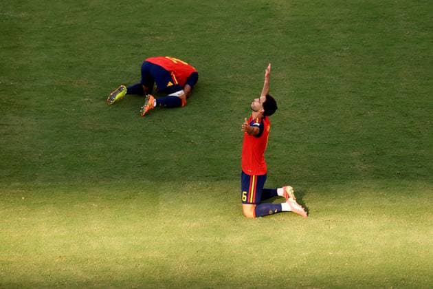 Sport Bilder des Tages Pedro Porro and Mikel Merino of Spain celebrates victory Spain v Argentina, 2026 FIFA World Cup, WM, Weltmeisterschaft, Fussball Final, Football, New York New Jersey Stadium, East Rutherford, New Jersey, USA - 19 Jul 2026East Rutherford New York New Jersey Stadium New Jersey (NJ) United States of America  Copyright: xMichaelxZemanek Shutterstockx 16995475cy