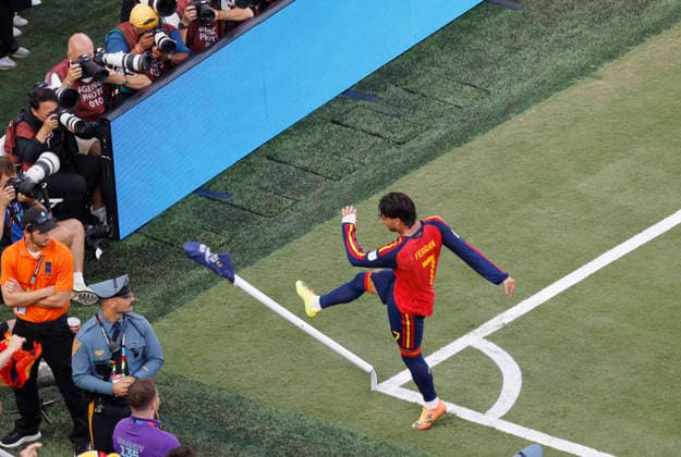 Spain s Ferran Torres celebrates after scoring a goal against Argentina in extra time to give Spain a 1-0 lead in the FIFA World Cup, WM, Weltmeisterschaft, Fussball final match at New York New Jersey Stadium in East Rutherford, New Jersey, on Sunday, June 19, 2026. Spain won the match 1-0.  NYP20260719986 CHRISTIANxBRUNSKILL
