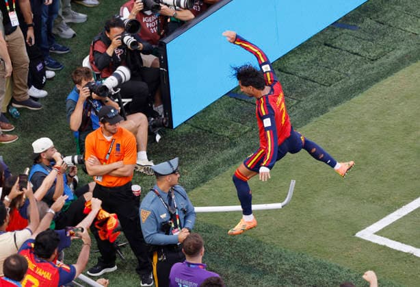 Spain s Ferran Torres celebrates after scoring a goal against Argentina in extra time to give Spain a 1-0 lead in the FIFA World Cup, WM, Weltmeisterschaft, Fussball final match at New York New Jersey Stadium in East Rutherford, New Jersey, on Sunday, June 19, 2026. Spain won the match 1-0.  NYP20260719988 CHRISTIANxBRUNSKILL