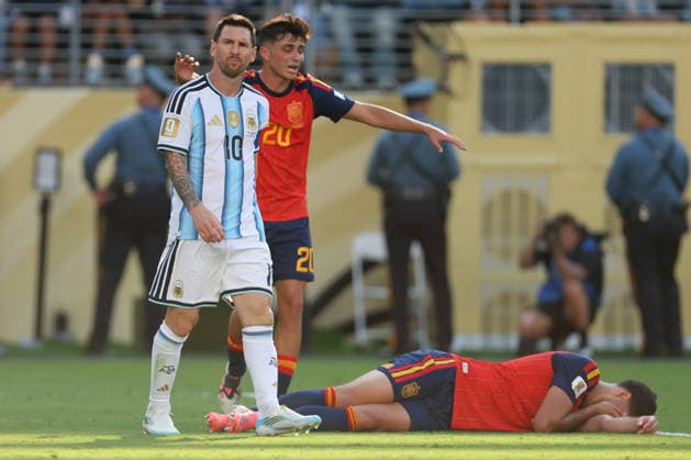 Spain v Argentina: Final - FIFA World Cup, WM, Weltmeisterschaft, Fussball 2026 Mikel Merino of Spain lays on the grass after been hit in the face with a cross from Lionel Messi of Argentina during the FIFA World Cup 2026 Final match between Spain and Argentina at New York New Jersey Stadium on July 19, 2026 in East Rutherford, United States. East Rutherford New York New Jersey Stadium NJ United States Copyright: xAllstarxPicturexLibraryxLtdx