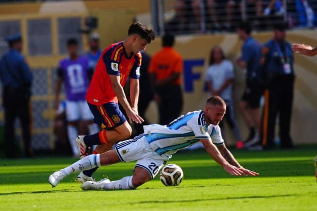 Spain v Argentina - FIFA World Cup, WM, Weltmeisterschaft, Fussball 2026 - Final EAST RUTHERFORD, NEW JERSEY - JULY 19: Alexis Mac Allister of Argentina in action against Pedri of Spain during the FIFA World Cup 2026 Final match between Spain and Argentina at New York New Jersey Stadium in East Rutherford, New Jersey, USA on July 19, 2026. Evrim Aydin Anadolu New Jersey United States. Editorial use only. Please get in touch for any other usage.  Copyright: x2026xAnadoluxEvrimxAydinx