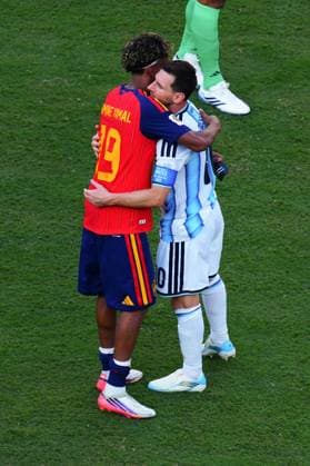 Lamine Yamal of Spain and Lionel Messi of Argentina at full time Spain v Argentina, 2026 FIFA World Cup, WM, Weltmeisterschaft, Fussball Final, Football, New York New Jersey Stadium, East Rutherford, New Jersey, USA - 19 Jul 2026East Rutherford New York New Jersey Stadium New Jersey (NJ) United States of America  Copyright: xJavierxGarcia Shutterstockx 16995474ed