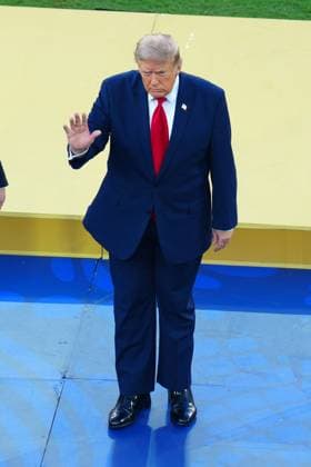 FIFA President Gianni Infantino and US President Donald Trump prepare to present the trophy Spain v Argentina, 2026 FIFA World Cup, WM, Weltmeisterschaft, Fussball Final, Football, New York New Jersey Stadium, East Rutherford, New Jersey, USA - 19 Jul 2026East Rutherford New York New Jersey Stadium New Jersey (NJ) United States of America  Copyright: xJavierxGarcia Shutterstockx 16995474er