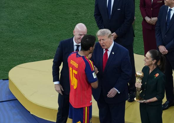Rodri (Spain) and Donald Trump (USA) during Spain and Argentina, Final FIFA World Cup, WM, Weltmeisterschaft, Fussball 2026, New Jersey Stadium, New jersey, USA on July 19, 2026. Thor Wegner DeFodi Images. (Photo by DeFodi Images) - *** Rodri (Spain) and Donald Trump (USA) during the Spain vs. Argentina match in the 2026 FIFA World Cup Final at New Jersey Stadium, New Jersey, USA, on July 19, 2026. Photo by DeFodi Images (Thor Wegner)