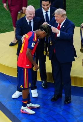 Lamine Yamal of Spain receives his winners medal from US President Donald Trump Spain v Argentina, 2026 FIFA World Cup, WM, Weltmeisterschaft, Fussball Final, Football, New York New Jersey Stadium, East Rutherford, New Jersey, USA - 19 Jul 2026East Rutherford New York New Jersey Stadium New Jersey (NJ) United States of America  Copyright: xJavierxGarcia Shutterstockx 16995474fh