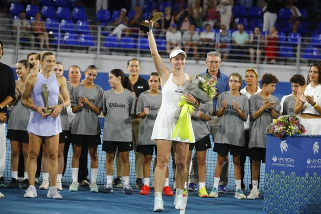 WTA, Tennis Damen 250 Vanda Pharmaceuticals Athens Open Final - Barbora Krejcikova celebrates with the trophy during the finals of the Vanda Pharmaceuticals Athens Open 2026. Maria Sakkari was defeated by Barbora Krejcikova by 2-0 sets, at Stadion sports centre. in Athens, Greece 20 July 2026.. IMAGO ONE INCH PRODUCTIONS ATHENS Greece Copyright: xONExINCHxPRODUCTIONSx 7036405