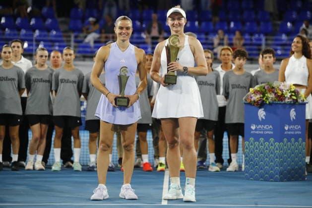 WTA, Tennis Damen 250 Vanda Pharmaceuticals Athens Open Final - Barbora Krejcikova and Maria Sakkari pose for a photo during the finals of the Vanda Pharmaceuticals Athens Open 2026. Maria Sakkari was defeated by Barbora Krejcikova by 2-0 sets, at Stadion sports centre. in Athens, Greece 20 July 2026.. IMAGO ONE INCH PRODUCTIONS ATHENS Greece Copyright: xONExINCHxPRODUCTIONSx 7036410