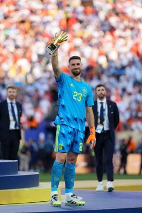 Unai Simon of Spain with the golden glove award Spain v Argentina, 2026 FIFA World Cup, WM, Weltmeisterschaft, Fussball Final, Football, New York New Jersey Stadium, East Rutherford, New Jersey, USA - 19 Jul 2026East Rutherford New York New Jersey Stadium New Jersey (NJ) United States of America  Copyright: xIsmaelxAdnan Shutterstockx 16998023hg