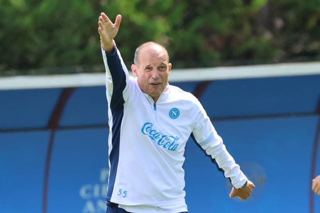 SSC Napoli Training Camp - Day 3 Massimiliano Allegri, coach of Napoli, during a training session on Day of the preseason camp of SSC Napoli at Stadio Carciato in Dimaro Folgarida, Trento, Italy, on July 19, 2025. Dimaro Folgarida Trento Italy  Copyright: xCiroxDexLucax originalFilename:deluca-sscnapol260719_npLvT.jpg
