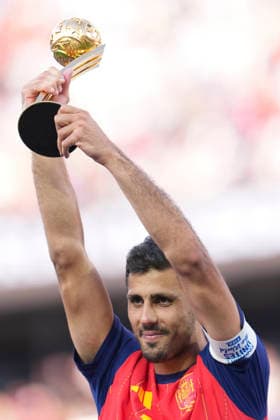 July 19, 2026, East Rutherford, New Jersey, United States: Rodri Hernandez of Spain poses for the photo with the Golden Ball award during the FIFA World Cup, WM, Weltmeisterschaft, Fussball 2026 Final match between Spain and Argentina at New York New Jersey Stadium on July 19, 2026 in East Rutherford, United States. East Rutherford United States - ZUMAa181 20260719_zaa_a181_138 Copyright: xJosexBretonx