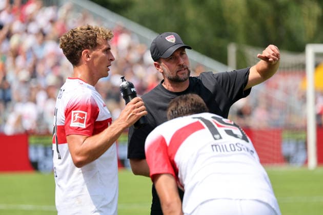 19.07.26 TSG Balingen - VfB Stuttgart Deutschland, Balingen, 19.07.2026, Fussball, Bundesliga, Saison 2026 2027, Testspiel, TSG Balingen - VfB Stuttgart: v.l. Grischa Prömel (VfB Stuttgart), Sebastian Hoeneß (Trainer VfB Stuttgart). *** July 19, 2026 TSG Balingen vs. VfB Stuttgart Germany, Balingen, July 19, 2026, Soccer, Bundesliga, 2026–2027 season, Friendly match, TSG Balingen vs. VfB Stuttgart, Grischa Prömel (VfB Stuttgart), Sebastian Hoeneß (Head Coach, VfB Stuttgart)