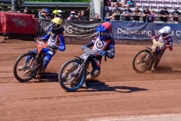 JR Ashworth & Sons Colts Academy - British Youth Championship (125cc) Charlie Southwick in Red rides inside Jordy Loftus in Yellow with Harry Fletcher behind during the JR Ashworth & Sons Colts Academy Event at the National Speedway Stadium, Manchester. Manchester United Kingdom  Copyright: xMIxNewsx originalFilename:fletcher-jrashwor260719_npjGp.jpg