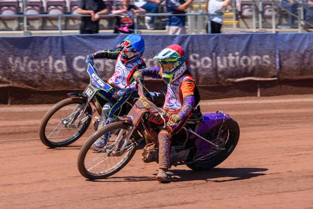 JR Ashworth & Sons Colts Academy - British Youth Championship (125cc) Seb Kelly (57) in Red rides inside Cody Smith (162) in Blue during the British Youth Championship (125cc) at the National Speedway Stadium, Manchester. Manchester United Kingdom  Copyright: xMIxNewsx originalFilename:fletcher-jrashwor260719_nppUC.jpg