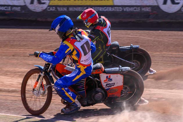 JR Ashworth & Sons Colts Academy - British Youth Championship (125cc) Jordy Loftus in blue rides inside Ben Whalley in red during the JR Ashworth & Sons Colts Academy Event at the National Speedway Stadium in Manchester, United Kingdom. Manchester United Kingdom  Copyright: xMIxNewsx originalFilename:fletcher-jrashwor260719_npMrr.jpg