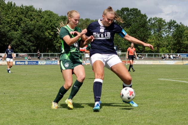 19.07.2026, xgrfx, Fussball Testspiel Frauen, SV Meppen - VfL Wolfsburg v.l. Linnea Saelen (VfL Wolfsburg), Nina Rolfes (SV Meppen) (DFL DFB REGULATIONS PROHIBIT ANY USE OF PHOTOGRAPHS as IMAGE SEQUENCES and or QUASI-VIDEO) Herzlake *** July 19, 2026, xgrfx, Women s Soccer Friendly, SV Meppen vs. VfL Wolfsburg, featuring Linnea Saelen of VfL Wolfsburg, Nina Rolfes, SV Meppen. DFL and DFB regulations prohibit any use of photographs as image sequences and or quasi-video. Herzlake