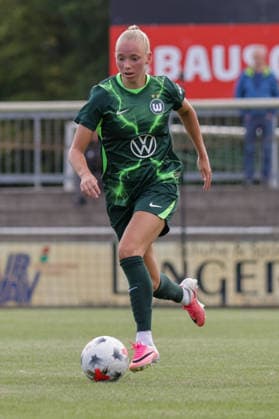 19.07.2026, xgrfx, Fussball Testspiel Frauen, SV Meppen - VfL Wolfsburg v.l. Ella Peddemors (VfL Wolfsburg) (DFL DFB REGULATIONS PROHIBIT ANY USE OF PHOTOGRAPHS as IMAGE SEQUENCES and or QUASI-VIDEO) Herzlake *** July 19, 2026, xgrfx, Women s Soccer Friendly Match, SV Meppen vs. VfL Wolfsburg, Ella Peddemor s VfL Wolfsburg. DFL and DFB regulations prohibit any use of photographs as image sequences and or quasi-video. Herzlake