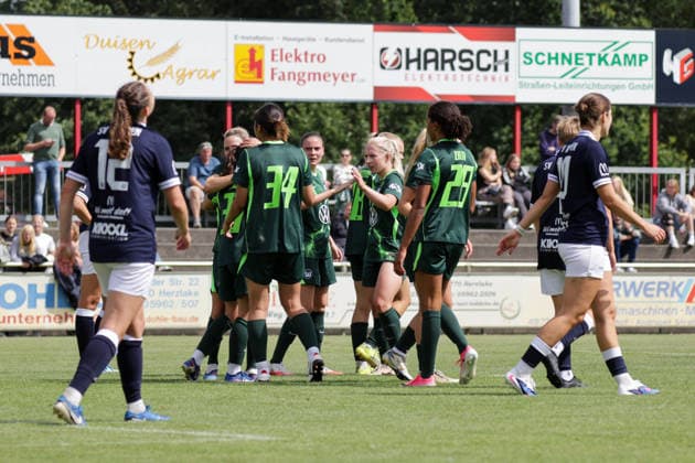 19.07.2026, xgrfx, Fussball Testspiel Frauen, SV Meppen - VfL Wolfsburg v.l. Tor, Judit Pujols zum 2:3 (VfL Wolfsburg) (DFL DFB REGULATIONS PROHIBIT ANY USE OF PHOTOGRAPHS as IMAGE SEQUENCES and or QUASI-VIDEO) Herzlake *** July 19, 2026, xgrfx, Women s Soccer Friendly, SV Meppen vs. VfL Wolfsburg, goal, Judit Pujols on the 2–3 VfL Wolfsburg DFL DFB REGULATIONS PROHIBIT ANY USE OF PHOTOGRAPHS as IMAGE SEQUENCES and or QUASI-VIDEO Herzlake