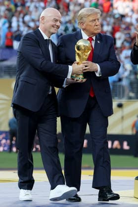 Sport Themen der Woche KW29 Sport Bilder des Tages #2 Spain v Argentina: Final - FIFA World Cup, WM, Weltmeisterschaft, Fussball 2026 Gianni Infantino President of FIFA wearing White Training shoes and Donald Trump President of the USA bring the world cup trophy over to the Spanish team after the FIFA World Cup 2026 Final match between Spain and Argentina at New York New Jersey Stadium on July 19, 2026 in East Rutherford, United States. East Rutherford New York New Jersey Stadium NJ United States Copyright: xAllstarxPicturexLibraryxLtdx