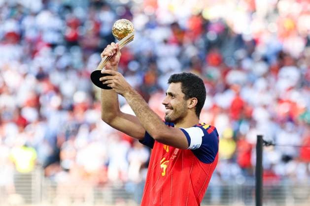 July 19, 2026, East Rutherford, Nj, United States: Rodri player of Spain is named the best player of the 2026 FIFA World Cup, WM, Weltmeisterschaft, Fussball and receives the Golden Ball after Spain s 1Ã¢â‚¬0 victory over Argentina at New York New Jersey Stadium, in East Rutherford, United States, on Sunday, July 19, 2026.(Foto: Brazil Photo Press Brazil Photo Press) INTERNATIONAL FIFA World Cup 2026 - Final - Spain V Argentina  - ZUMAv122 20260719_aap_v122_015 Copyright: xWilliamxVolcovx