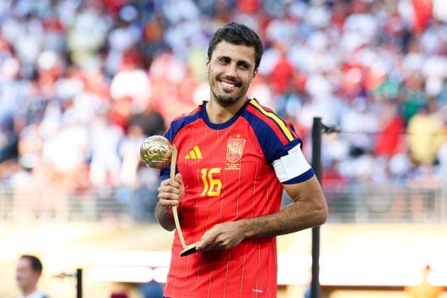 Sport Bilder des Tages #2 July 19, 2026, East Rutherford, Nj, United States: Rodri player of Spain is named the best player of the 2026 FIFA World Cup, WM, Weltmeisterschaft, Fussball and receives the Golden Ball after Spain s 1Ã¢â‚¬0 victory over Argentina at New York New Jersey Stadium, in East Rutherford, United States, on Sunday, July 19, 2026.(Foto: Brazil Photo Press Brazil Photo Press) INTERNATIONAL East Rutherford United States - ZUMAv122 20260719_aap_v122_259 Copyright: xWilliamxVolcovx