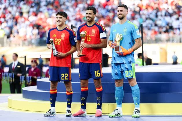 July 19, 2026, East Rutherford, Nj, United States: Pau Cubarsi player os Spain is named the Best Young Player, Rodri is awarded the Best Player of the 2026 FIFA World Cup, WM, Weltmeisterschaft, Fussball and goalkeeper Unai Simon is named the tournament s Best Goalkeeper at New York New Jersey Stadium, in East Rutherford, United States, on Sunday, July 19, 2026.(Foto: Brazil Photo Press Brazil Photo Press) INTERNATIONAL FIFA World Cup 2026 - Final - Spain V Argentina  - ZUMAv122 20260719_aap_v122_120 Copyright: xWilliamxVolcovx