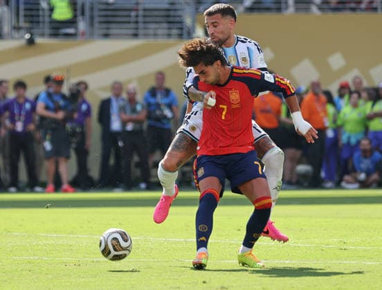 FIFA World Cup, WM, Weltmeisterschaft, Fussball Final 2026: Spain Vs Argentina JUL 19 July 19, 2026: Spain midfielder FerroÂ¡n Torres (7) gets twisted off the ball during the FIFA World Cup Final match between Spain and Argentina at New York New Jersey Stadium in East Rutherford, NJ. Mike Langish CSM (Credit Image: Ã‚Â Mike Langish Cal Media) (Credit Image: Â Mike Langish Cal Sport Media) East Rutherford New Jersey United States of America EDITORIAL USE ONLY Copyright: xx ZUMA-20260719_zma_c04_098.jpg MikexLangishx csmphotothree504980
