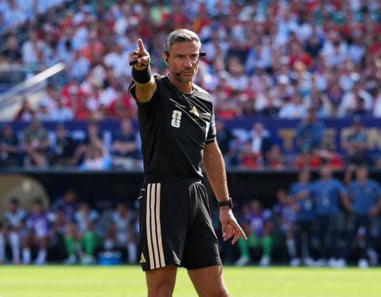 Slavko Vincic (Schiedsrichter) gestikuliert. USA, FIFA Weltmeisterschaft Finale, Spanien vs Argentinien, East Rutherford, 19.07.2026 FIFA Weltmeisterschaft Finale, Spanien vs Argentinien, East Rutherford, 19.07.2026 East Rutherford *** Referee Slavko Vincic gestures during the USA vs. Argentina FIFA World Cup Final, East Rutherford, July 19, 2026 FIFA World Cup Final, Spain vs. Argentina, East Rutherford, July 19, 2026 East Rutherford Copyright: xEibner-Pressefoto ScottxColemanx EP_SCN