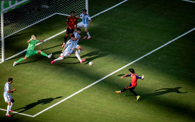 Sport Themen der Woche KW29 Sport Bilder des Tages #2 New York, USA 19th Jul 2026. Ferran Torres (ESP) scores the goal to 1:0 vs Emiliano Martinez (ARG) Spain - Argentina World Cup Final Spanien - Argentinien 19.07.2026 *** New York, USA, July 19, 2026: Ferran Torres (ESP) scores the goal to make it 1–0 against Emiliano Martinez (ARG) in the World Cup Final between Spain and Argentina on July 19, 2026
