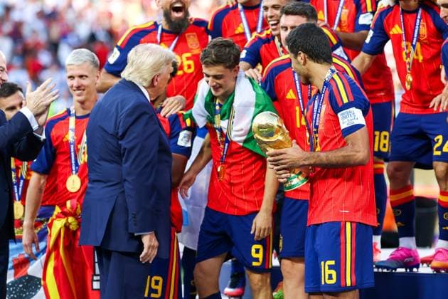 July 19, 2026, East Rutherford, Nj, United States: U.S. President Donald Trump presents the FIFA World Cup, WM, Weltmeisterschaft, Fussball trophy to Rodri player of Spain, at New York New Jersey Stadium, in East Rutherford, United States, on Sunday, July 19, 2026.(Foto: Brazil Photo Press Brazil Photo Press) INTERNATIONAL East Rutherford United States - ZUMAv122 20260719_aap_v122_094 Copyright: xWilliamxVolcovx