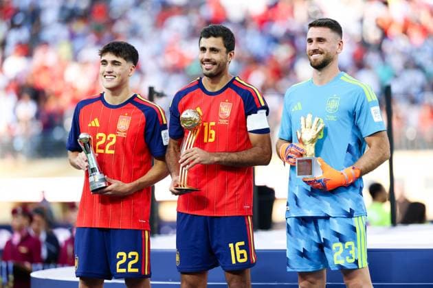 July 19, 2026, East Rutherford, Nj, United States: Pau Cubarsi player os Spain is named the Best Young Player, Rodri is awarded the Best Player of the 2026 FIFA World Cup, WM, Weltmeisterschaft, Fussball and goalkeeper Unai Simon is named the tournament s Best Goalkeeper at New York New Jersey Stadium, in East Rutherford, United States, on Sunday, July 19, 2026.(Foto: Brazil Photo Press Brazil Photo Press) INTERNATIONAL East Rutherford United States - ZUMAv122 20260719_aap_v122_205 Copyright: xWilliamxVolcovx